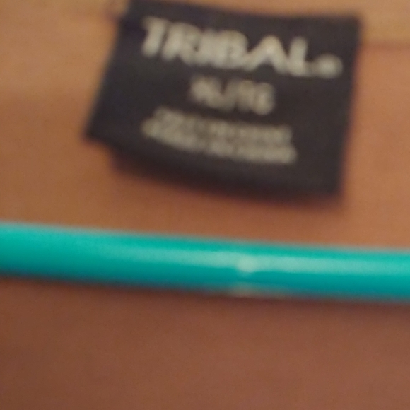 A beautiful top - Picture 2 of 3